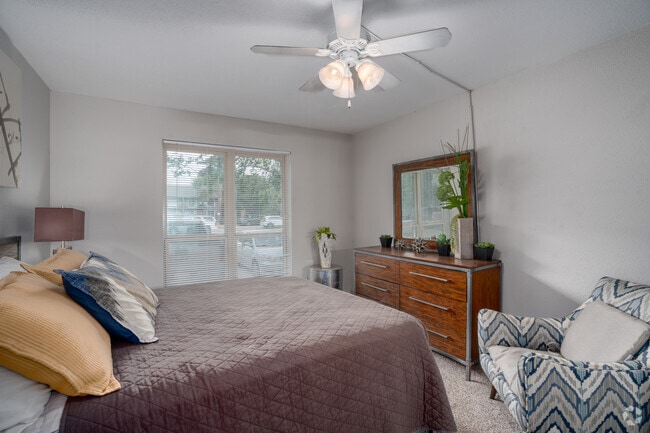 1BR, 1BA - 578SF - Bedroom