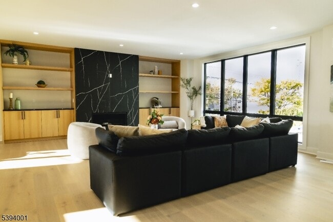 Photo - 401 Grand Ave