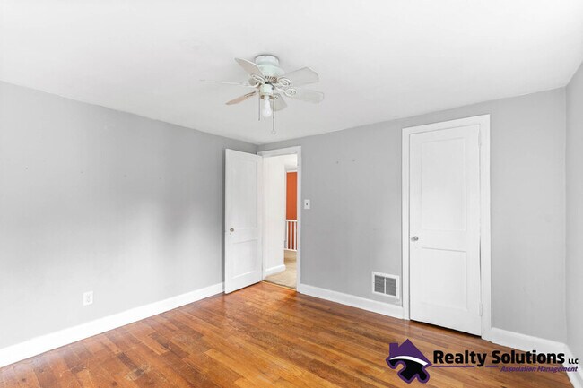 Photo - 142 Palmer Ln