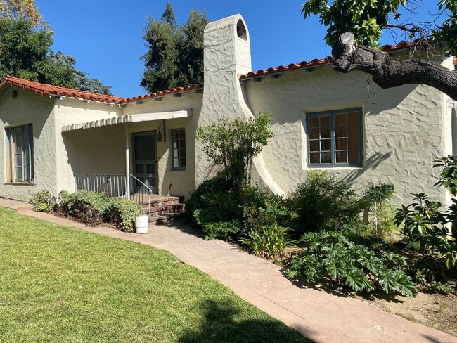 Building Photo - COMING SOON!  Beautiful 3 bedroom 2 bathro...