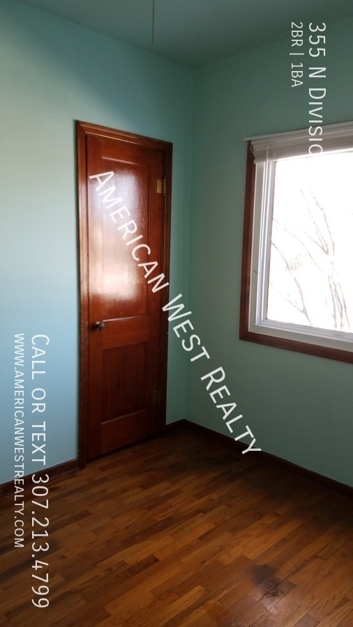 Photo - 355 N Division St