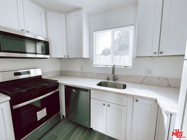 Photo - 2450 W 60th St