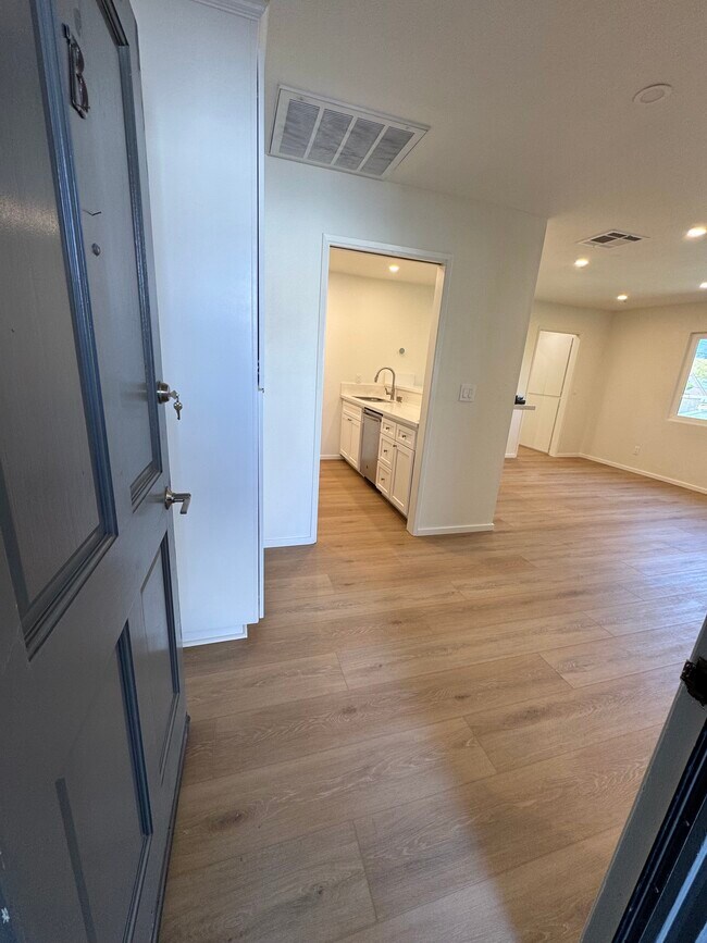 Photo - 517 Geneva St Apartamentos Unidad B