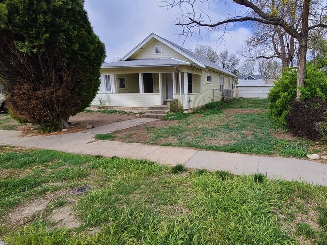 Building Photo - 139 N Ash St