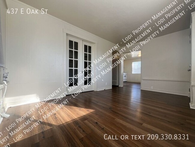 Photo - 437 E Oak St