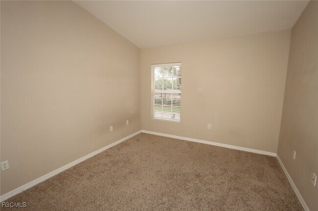 Photo - 1172 Oxford Ln