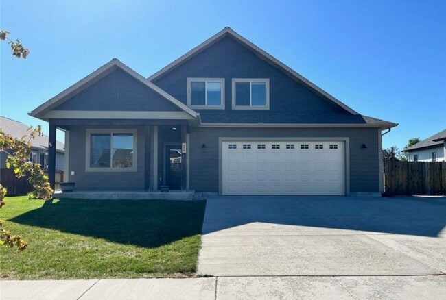 Charming 4-Bedroom Home with Spacious Lawn... - Charming 4-Bedroom Home with Spacious Lawn...