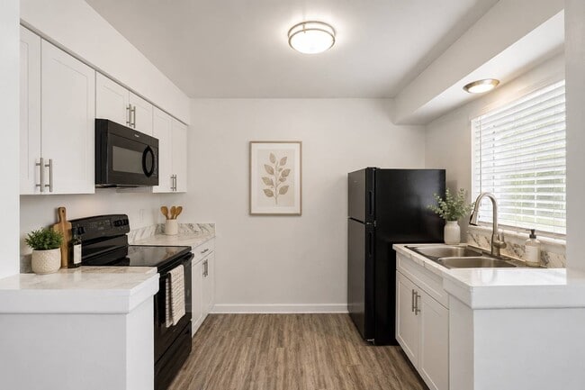 Kitchen - Roselea Manor Apartments