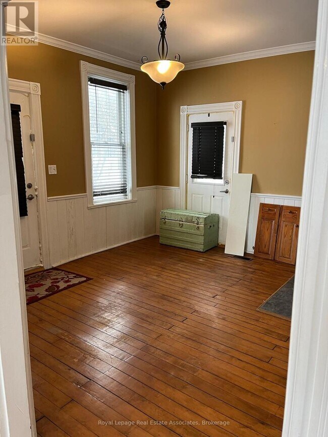 Photo - 205328 Dufferin Rd 109