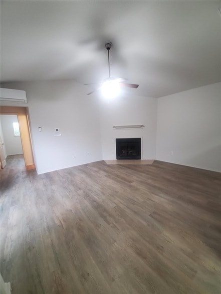 Photo - 6909 Hyland Cir Unidad A