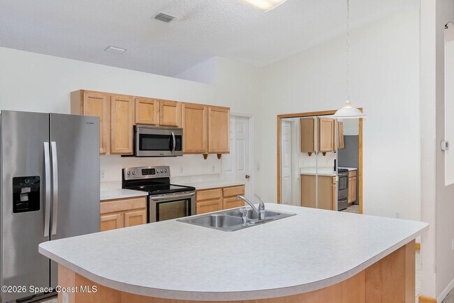 Photo - 787 Seymour Rd NE