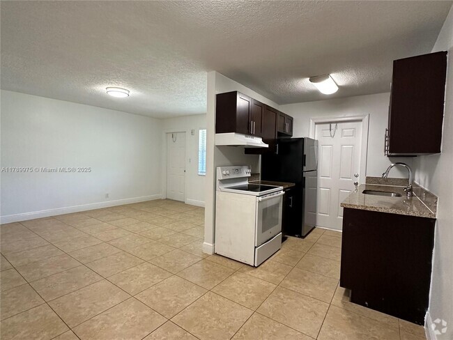 Building Photo - 2900 NE 17th Ave Unit 221 Rental
