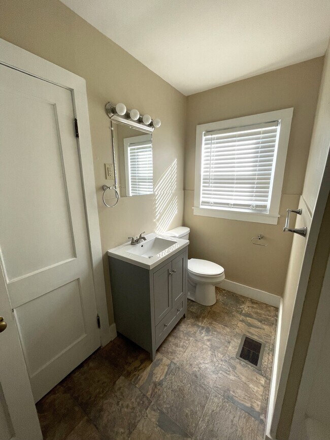 Photo - 124 Price St