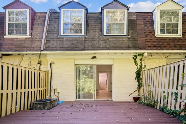 Photo - 1925 Dutch Village Dr