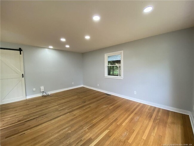 Photo - 290 Lemont Dr