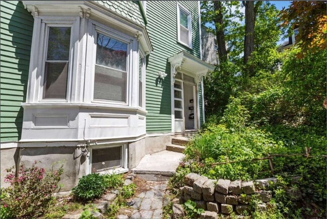 Building Photo - 3 Bedroom 1 bath in Roxbury, MA Collegiate Unit 3