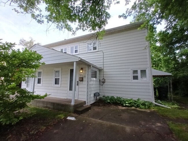 Building Photo - 31437-39 Alcona Unit 31439 Alcona Rental