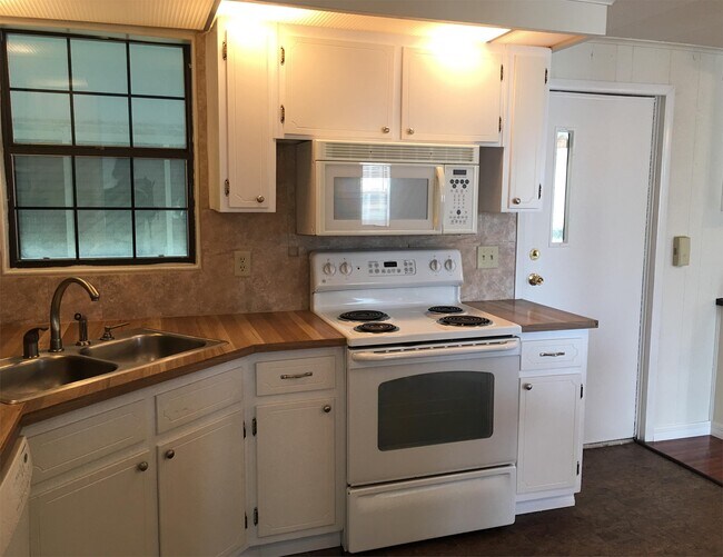 Photo - 703 Fieldstone Ave