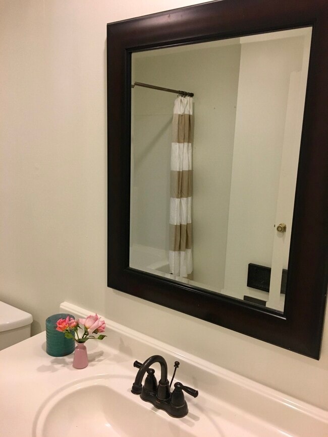 2nd Full Bath - 840 Cherry Ave NE