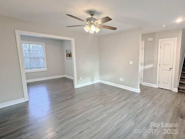 Photo - 921 Pineridge St SE Casa