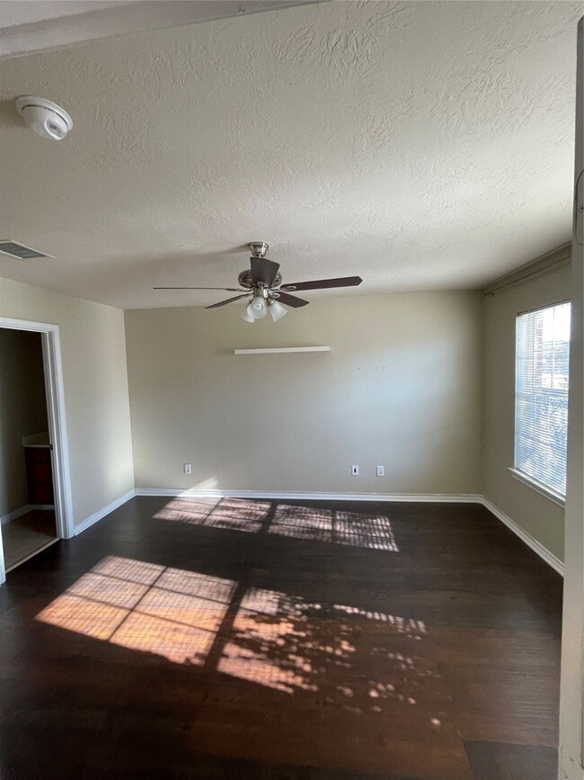 Photo - 513 Thornton Ct