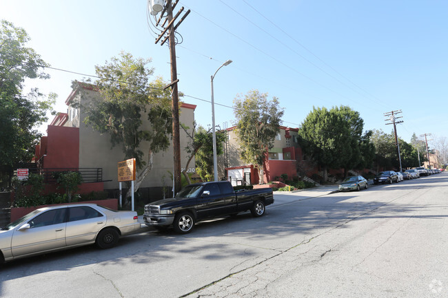 Building Photo - Valley Village Townhomes