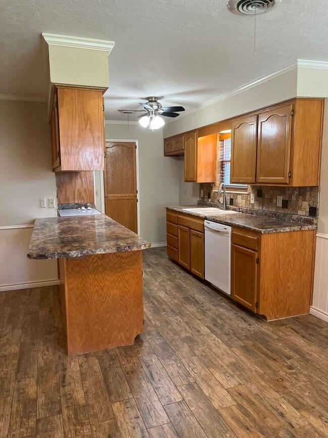 Photo - Located close to Bonham Middle School 3/2/2