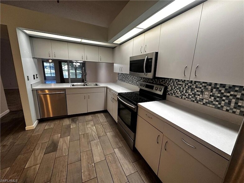 Photo - 902 McGregor Park Cir