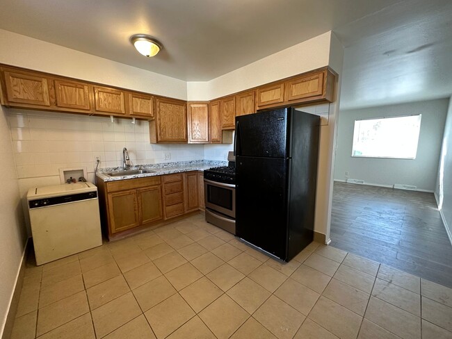 Building Photo - King3824 Unit 3828