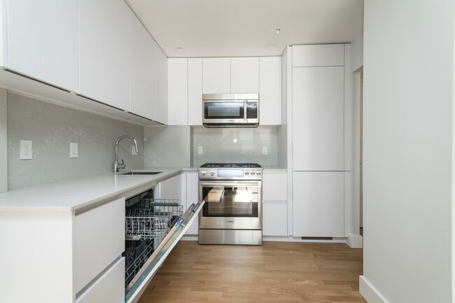 Building Photo - 1410 Columbia Rd Unit 10F