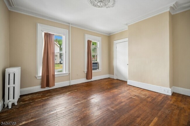 Photo - 102 2nd St
