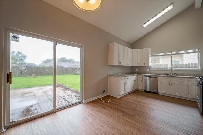 Photo - 1126 W Belgravia Dr