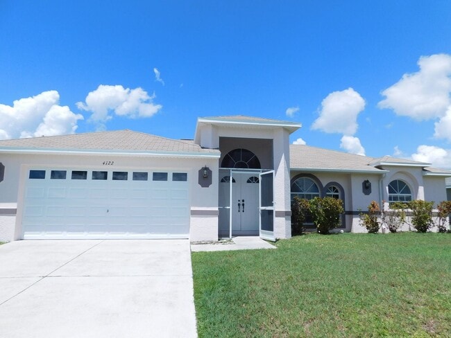 3 Bed 2 Bath Pool Home - 3 Bed 2 Bath Pool Home