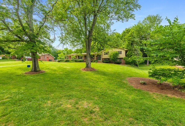 Photo - 4BR/ 3BA in West Hills + TWO 2-car garages, screened patio, fenced backyard