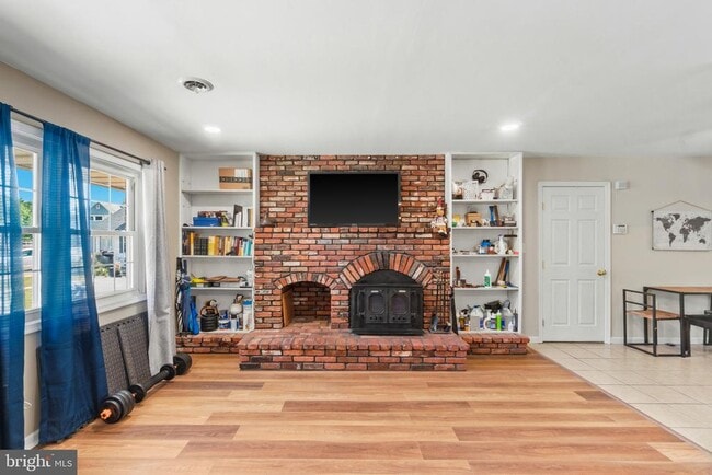 Photo - 10 N Meadow Dr