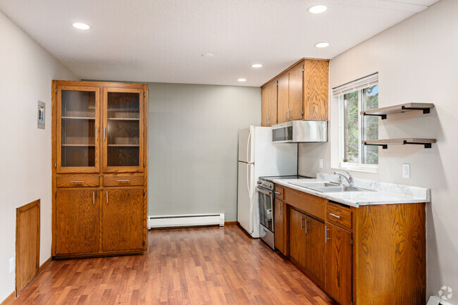 1BR,1BA - 600SF - Kitchen - 730 Fairview Ave N Apartments