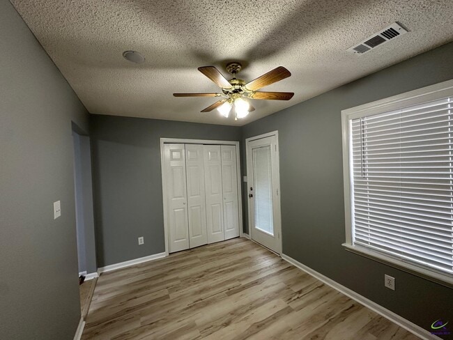 Photo - 122 Somerset Dr