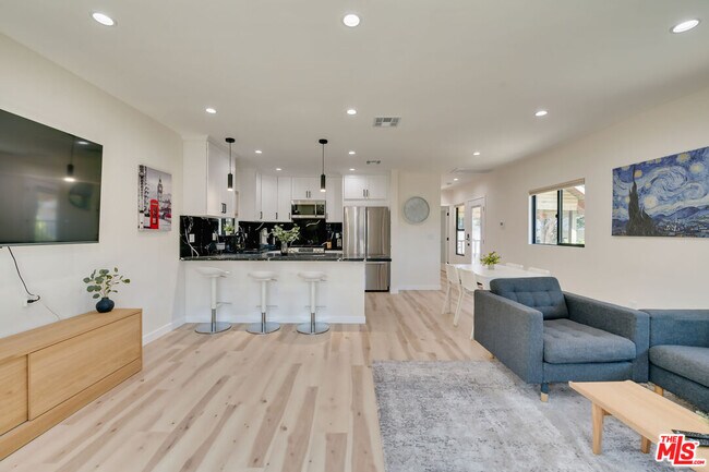 Photo - 918 N San Vicente Blvd Unidad B
