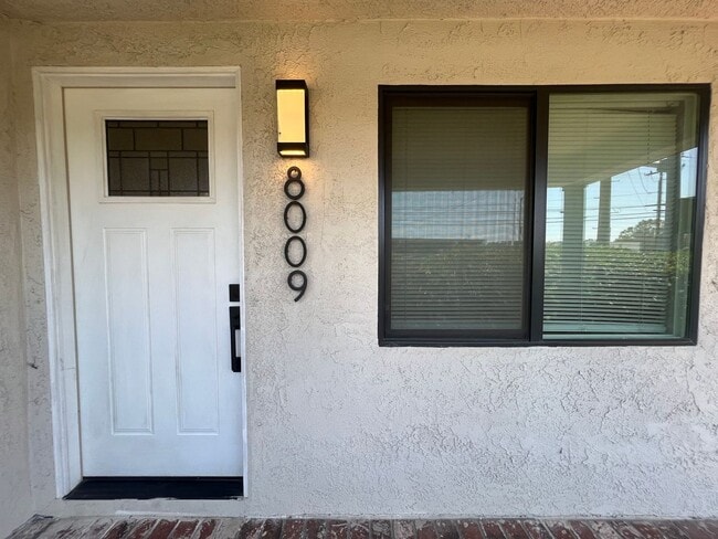 8007-8009 HILL DR.
