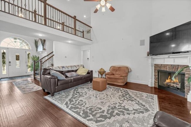 Photo - 820 Carousel Ct