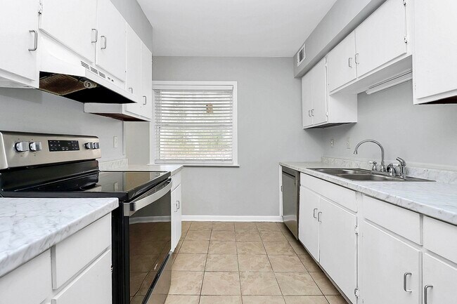 Photo - 9121 Troon Ln