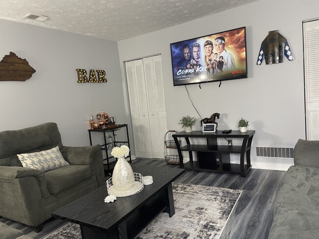 Photo - 123 Montmullin St