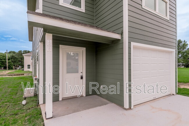 Photo - 250 N Shady Oaks Dr