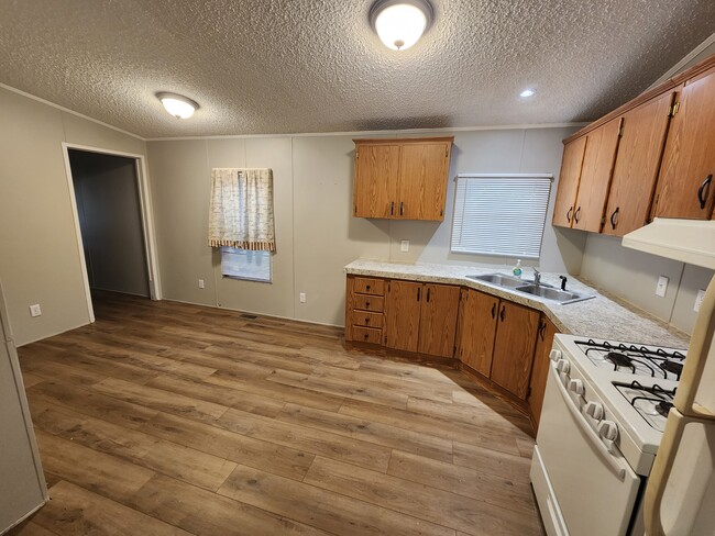 Kitchen and Dining Room - 319 Rahm St