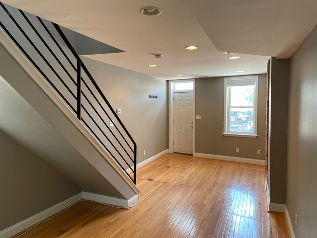 Photo - 1612 Elkins Ln