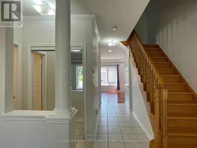 Photo - 847 Bur Oak Ave