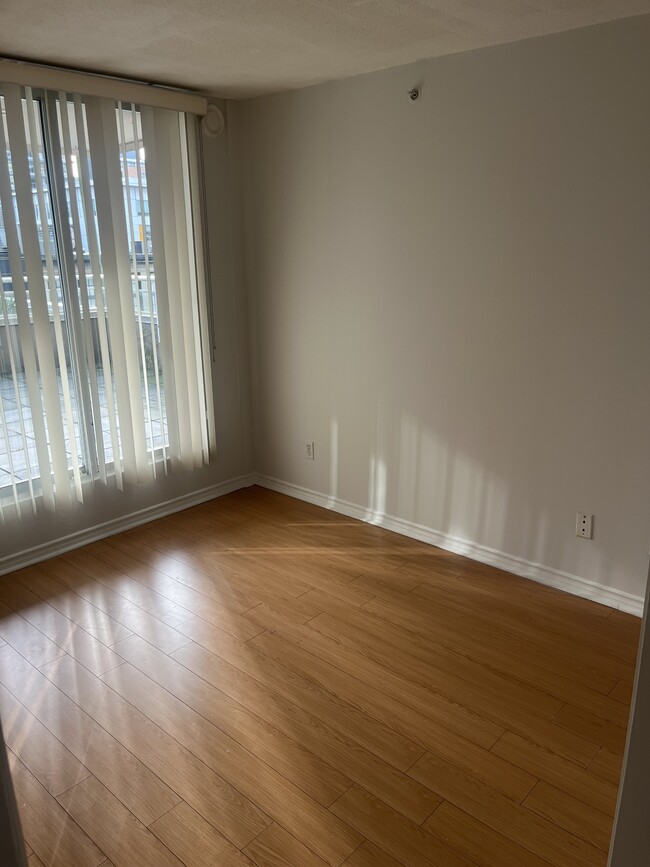 Photo - 1278 Granville St