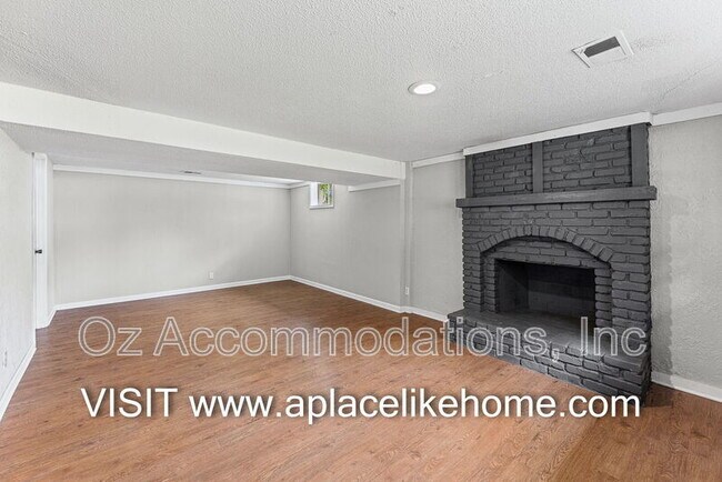 Photo - 1105 W Elm Terrace
