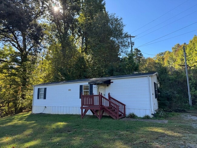 Building Photo - Two Bedroom Trailer in Maiden