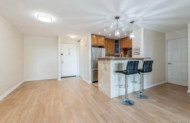 Photo - 150-38 Union Tpke Unit 8F